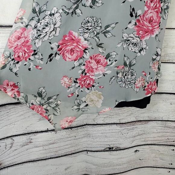 AGB Woman Plus 3X Floral Asymmetrical Hanky Hem Tunic Top - Picture 3 of 8